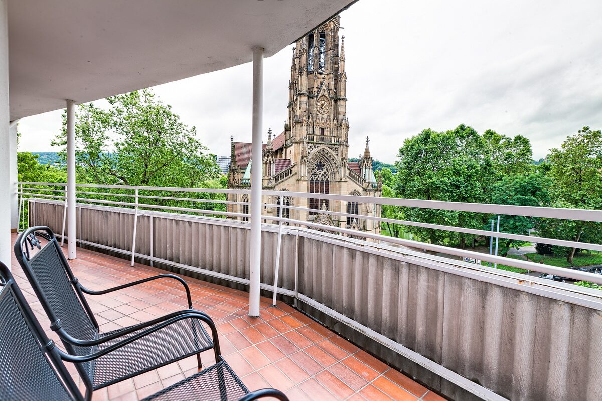 Blick auf die Johanneskirche vom Balkon